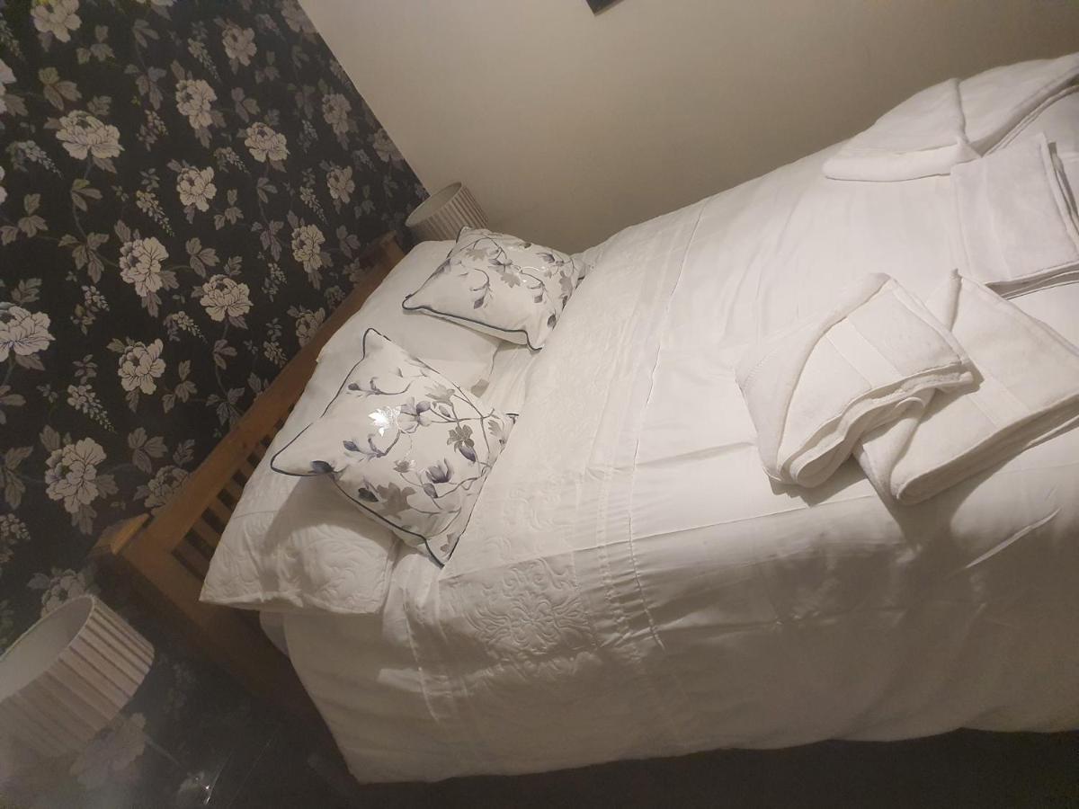 The Swan @ Stoford Hotel Buitenkant foto A futon