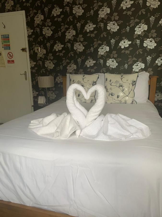 The Swan @ Stoford Hotel Buitenkant foto A towel swan
